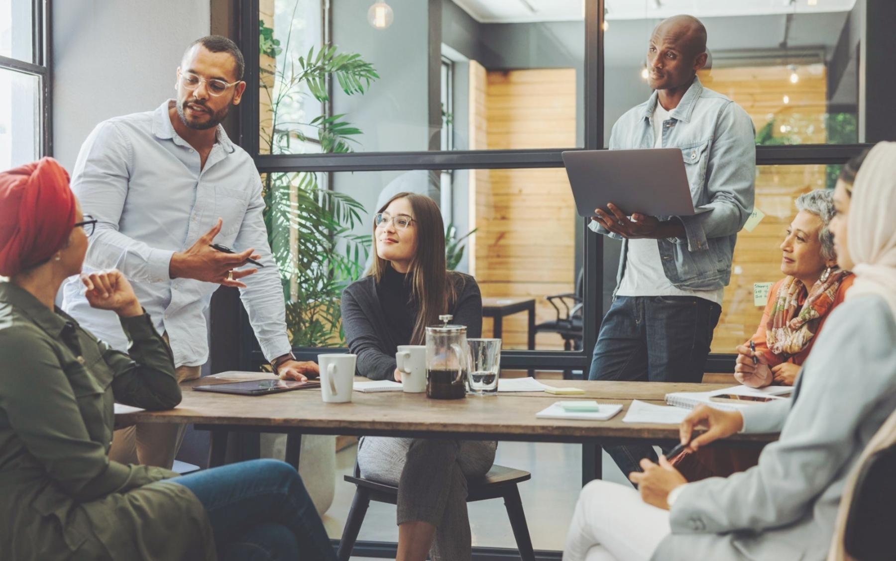 Студенты изучают продвинутые техники работы с растровыми изображениями